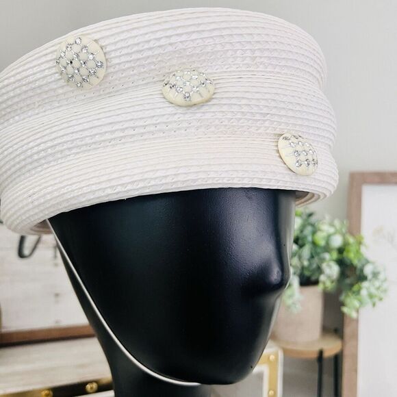 Gorgeous Vintage White 3 Button Embellished Round Hat - Derby Fascinator Church - Picture 5 of 7